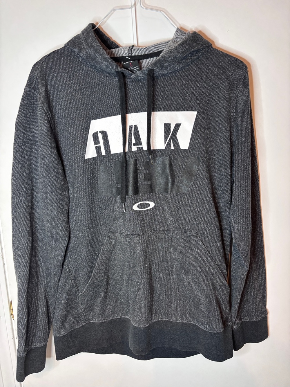 Oakley Men's Charcoal Gray Pullover Hoodie with Logo